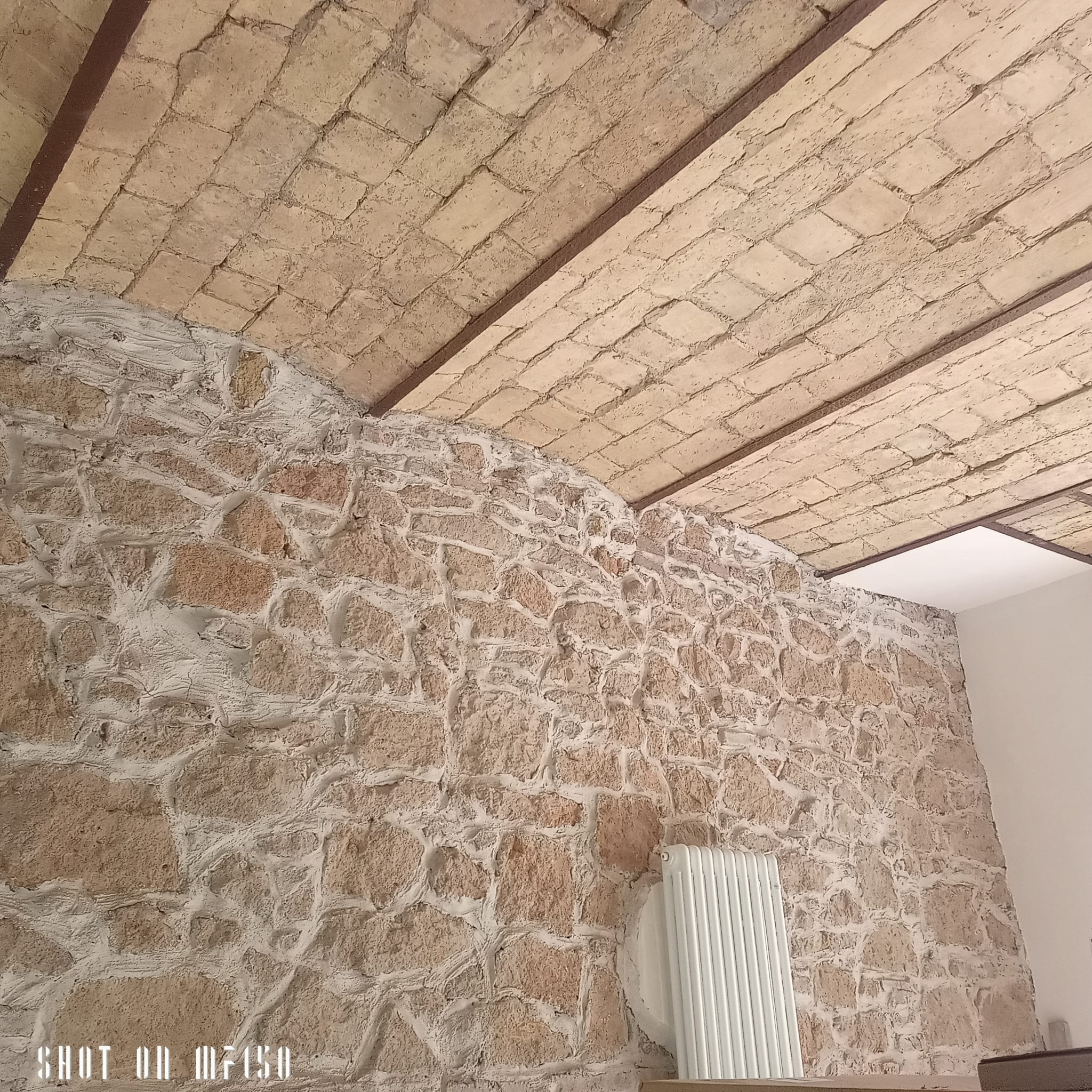 Il recupero della muratura e della volta in mattoni.